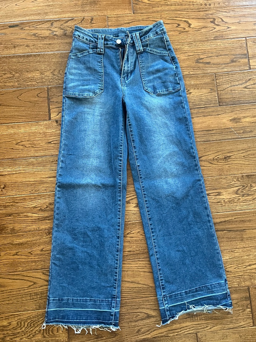 Women’s Wide Leg Denim Jeans with Frayed Hem